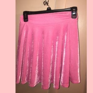 medium hot pink skirt 💫